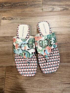 New $168Donald J Pliner Kent White Nappa Leather Geo Jungle Print Thong Sandal